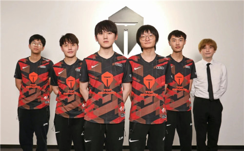 士队展开了 士队展开了